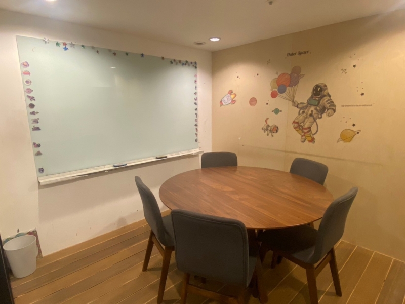 フィリピン留学 Cebu21 - SMEAG ENCANTO-class rooms&information boad-13